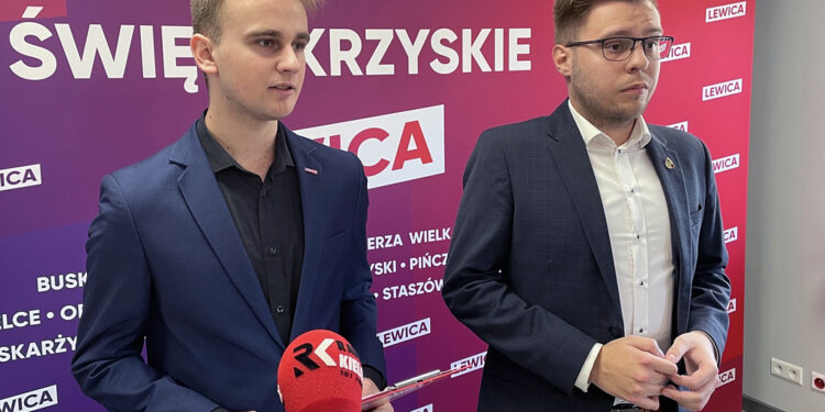 14.10.2022. Kielce. Konferencja Federacji Młodych Socjaldemokratów. Na zdjęciu (od lewej) Igor Wołowiec i Sebastian Gaweł / Fot. Michał Kita – Radio Kielce