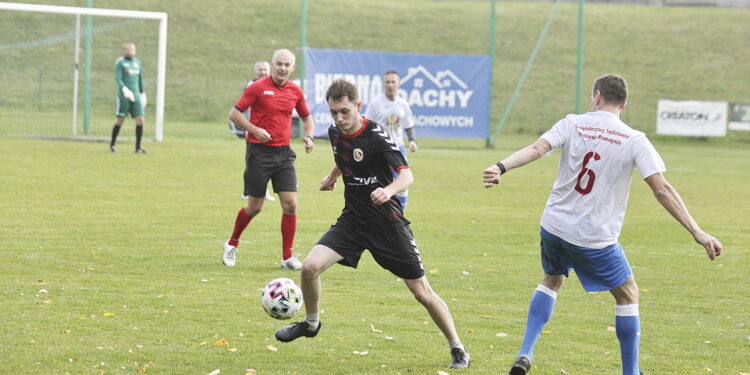 23.10.2022 Kielce. Mecz charytatywny dziennikarze - sędziowie piłkarscy na rzecz leczenia dziennikarza TVP Leszka Salvy/ Fot. Jarosław Kubalski - Radio Kielce