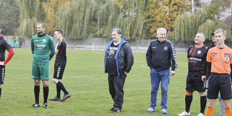 23.10.2022 Kielce. Mecz charytatywny dziennikarze - sędziowie piłkarscy na rzecz leczenia dziennikarza TVP Leszka Salvy/ Fot. Jarosław Kubalski - Radio Kielce