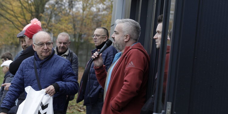 23.10.2022 Kielce. Mecz charytatywny dziennikarze - sędziowie piłkarscy na rzecz leczenia dziennikarza TVP Leszka Salvy/ Fot. Jarosław Kubalski - Radio Kielce
