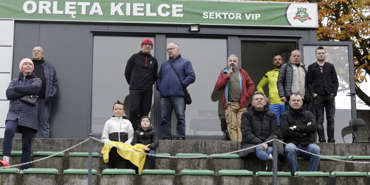23.10.2022 Kielce. Mecz charytatywny dziennikarze - sędziowie piłkarscy na rzecz leczenia dziennikarza TVP Leszka Salvy/ Fot. Jarosław Kubalski - Radio Kielce