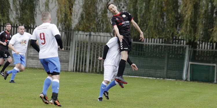 23.10.2022 Kielce. Mecz charytatywny dziennikarze - sędziowie piłkarscy na rzecz leczenia dziennikarza TVP Leszka Salvy/ Fot. Jarosław Kubalski - Radio Kielce