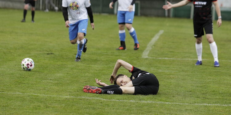 23.10.2022 Kielce. Mecz charytatywny dziennikarze - sędziowie piłkarscy na rzecz leczenia dziennikarza TVP Leszka Salvy/ Fot. Jarosław Kubalski - Radio Kielce