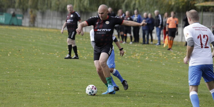 23.10.2022 Kielce. Mecz charytatywny dziennikarze - sędziowie piłkarscy na rzecz leczenia dziennikarza TVP Leszka Salvy/ Fot. Jarosław Kubalski - Radio Kielce