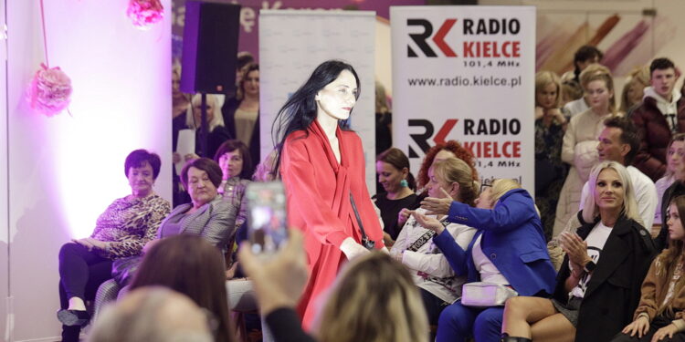 01.10.2022 Kielce. Galeria Korona. Wieczór Modnych Filantropów / Fot. Jarosław Kubalski - Radio Kielce