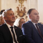 04.10.2022 Warszawa. Gala operowo -operetkowa promująca Międzynarodowy Festiwal Muzyczny im. Krystyny Jamroz. Na zdjęciu: Zbigniew Koniusz - wojewoda świętokrzyski i poseł Marek Kwitek / Fot. Jarosław Kubalski - Radio Kielce