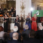 04.10.2022 Warszawa. Gala operowo -operetkwa promująca Międzynarodowy Festiwal Muzyczny im. Krystyny Jamroz. Na zdjęciu (od lewej): Dominik Sutowicz, Joanna Woś, Klaudia Duda, Renata Drozd, Magdalena Idzik i Jakub Milewski / Fot. Jarosław Kubalski - Radio Kielce