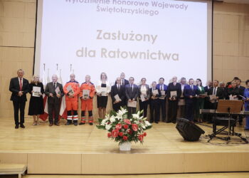 13.10.2022 Kielce. Wojewódzkie obchody Dnia Ratownictwa Medycznego. Wojewoda Zbigniew Koniusz wręczył wyróżnienia w kategoriach wzorowy lekarz, wzorowy ratownik oraz zasłużony dla ratownictwa / Fot. Jarosław Kubalski - Radio Kielce