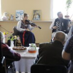 Góralska kapela ze Szczyrku zagrała w hospicjum - Radio Kielce