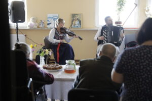 Góralska kapela ze Szczyrku zagrała w hospicjum - Radio Kielce