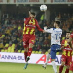 14.10.2022. Kielce. Mecz Korona Kielce - Stal Mielec. Na zdjęciu (z lewej): Adam Deja / Fot. Jarosław Kubalski - Radio Kielce