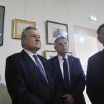 17.10.2022. Częstocice. Pałac Wielopolskich. Na zdjęciu (od lewej): Piotr Gliński - minister kultury i dziedzictwa narodowego, Jarosław Rusiecki – senator PiS, Andrzej Kryj – poseł PiS / Fot. Jarosław Kubalski – Radio Kielce