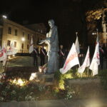 19.10.2022 Kielce. 38. rocznica zamordowania ks. Jerzego Popiełuszki. Złożenie wieńców pod pomnikiem księdza / Fot. Jarosław Kubalski - Radio Kielce