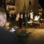 19.10.2022 Kielce. 38. rocznica zamordowania ks. Jerzego Popiełuszki. Złożenie wieńców pod pomnikiem księdza / Fot. Jarosław Kubalski - Radio Kielce