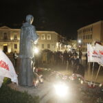 19.10.2022 Kielce. 38. rocznica zamordowania ks. Jerzego Popiełuszki. Złożenie wieńców pod pomnikiem księdza / Fot. Jarosław Kubalski - Radio Kielce