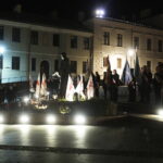 19.10.2022 Kielce. 38. rocznica zamordowania ks. Jerzego Popiełuszki. Złożenie wieńców pod pomnikiem księdza / Fot. Jarosław Kubalski - Radio Kielce