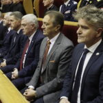 Najstarsza uczelnia w regionie rozpoczęła rok akademicki - Radio Kielce 20.10.2022 Kielce. Seminarium Duchowne. Inauguracja roku akademickiego. Na zdjęciu od lewej: wojewoda Zbigniew Koniusz, kurator oświaty Kazimierz Mądzik, przewodniczący rady miasta Jarosław Karyś, marszałek Andrzej Bętkowski, starosta Mirosław Gębski i senator Krzysztof Słoń / Fot. Jarosław Kubalski - Radio Kielce