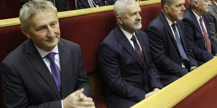 20.10.2022 Kielce. Seminarium Duchowne. Inauguracja roku akademickiego. Na zdjęciu od lewej: wojewoda Zbigniew Koniusz, kurator oświaty Kazimierz Mądzik, przewodniczący rady miasta Jarosław Karyś, marszałek Andrzej Bętkowski / Fot. Jarosław Kubalski - Radio Kielce