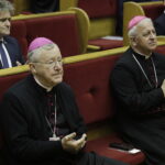 Najstarsza uczelnia w regionie rozpoczęła rok akademicki - Radio Kielce 20.10.2022 Kielce. Seminarium Duchowne. Inauguracja roku akademickiego. Na zdjęciu od lewej: senator Krzysztof Słoń, biskup Andrzej kaleta i biskup Jan Piotrowski / Fot. Jarosław Kubalski - Radio Kielce