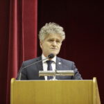 Najstarsza uczelnia w regionie rozpoczęła rok akademicki - Radio Kielce 20.10.2022 Kielce. Seminarium Duchowne. Inauguracja roku akademickiego. Senator Krzysztof Słoń/ Fot. Jarosław Kubalski - Radio Kielce