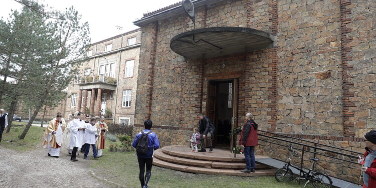 22.10.2022 Kielce. Poświęcenie odnowionej kaplicy przy ulicy Pietraszki / Fot. Jarosław Kubalski - Radio Kielce