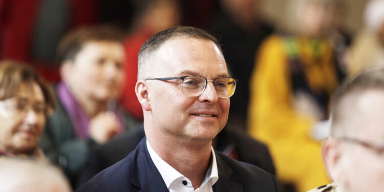 22.10.2022 Kielce. Poświęcenie odnowionej kaplicy przy ulicy Pietraszki. Na zdjęciu radny Arkadiusz Ślipikowski / Fot. Jarosław Kubalski - Radio Kielce