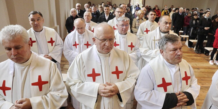 22.10.2022 Kielce. Poświęcenie odnowionej kaplicy przy ulicy Pietraszki / Fot. Jarosław Kubalski - Radio Kielce