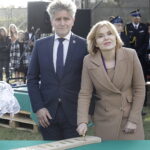 23.10.2022 Niestachów. Uroczystości w 80 - lecie OSP. Na zdjęciu senator Krzysztof Słoń i wiceminister sportu Anna Krupka / Fot. Jarosław Kubalski - Radio Kielce