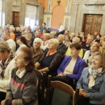 Seniorzy prezentują swoje talenty i zachęcają do wychodzenia z domu - Radio Kielce