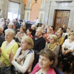 Seniorzy prezentują swoje talenty i zachęcają do wychodzenia z domu - Radio Kielce