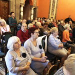 Seniorzy prezentują swoje talenty i zachęcają do wychodzenia z domu - Radio Kielce