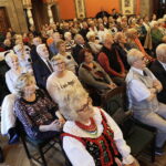 Seniorzy prezentują swoje talenty i zachęcają do wychodzenia z domu - Radio Kielce