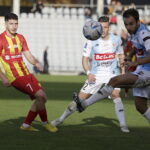 29.10.2022. Kielce. Mecz PKO Ekstraklasa: Korona Kielce - Piast Gliwice. Na zdjęciu (z lewej): Jakub Łukowski / Fot. Jarosław Kubalski - Radio Kielce