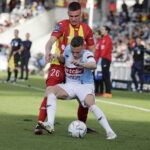 29.10.2022. Kielce. Mecz PKO Ekstraklasa: Korona Kielce - Piast Gliwice. Na zdjęciu (z lewej): Oskar Sewerzyński / Fot. Jarosław Kubalski - Radio Kielce