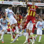 29.10.2022. Kielce. Mecz PKO Ekstraklasa: Korona Kielce - Piast Gliwice. Na zdjęciu (z prawej): Mario Zebić / Fot. Jarosław Kubalski - Radio Kielce