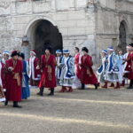 28.10.2022. Krzyżtopór. Wizyta wicepremiera Piotra Glińskiego na zamku. / Fot. Emilia Sitarska - Radio Kielce