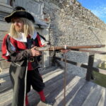 28.10.2022. Krzyżtopór. Wizyta wicepremiera Piotra Glińskiego na zamku. / Fot. Emilia Sitarska - Radio Kielce