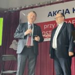 Akcja Katolicka w Ostrowcu Świętokrzyskim świętuje 25-lecie - Radio Kielce 15.10.2022. Ostrowiec Świętokrzyski. Jubileusz 25-lecia Akcji Katolickiej w diecezji sandomierskiej. Na zdjęciu (od lewej): Jarosław Rusiecki - senator PiS i ks. Paweł Anioł / Fot. Emilia Sitarska - Radio Kielce