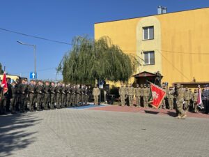 07.10.2022. Opatów. Nadanie imienia płk. Jana Piwnika Ponurego szkołom Zespołu Szkół nr 1 / Fot. Emilia SItarska - Radio Kielce