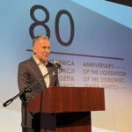 26.10.2022. Ostrowiec Św. Uroczystości dot. 80. rocznicy likwidacji ostrowieckiego getta. Na zdjęciu: Piotr Dasios - zastępca prezydenta Ostrowca Św. / Fot. Emilia Sitarska - Radio Kielce