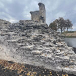 Ćmielów. Ruiny zamku Szydłowieckich na wyspie / Fot. Emilia Sitarska – Radio Kielce