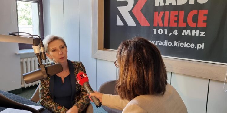 Wymiana dachu z azbestem 2022. Trzeba się śpieszyć ze składaniem wniosków - Radio Kielce