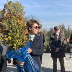 17.10.2022. Opatów. Akcja jesiennego sadzenia drzew. / Fot. Emilia Sitarska - Radio Kielce