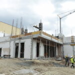 06.10.2022. Kielce. Budowa hali sportowej przy I Liceum Ogólnokształcącym im. Stefana Żeromskiego / Fot. Wiktor Taszłow – Radio Kielce