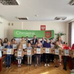 10.10.2022. Chmielnik. Dzieci otrzymały 26 laptopów / Fot. Michał Kita - Radio Kielce