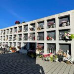 27.10.2022. Cedzyna. Cmentarz Komunalny. Kolumbarium / Fot. Wiktor Taszłow - Radio Kielce