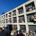 27.10.2022. Cedzyna. Cmentarz Komunalny. Kolumbarium / Fot. Wiktor Taszłow - Radio Kielce