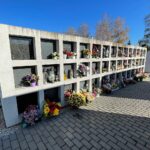 27.10.2022. Cedzyna. Cmentarz Komunalny. Kolumbarium / Fot. Wiktor Taszłow - Radio Kielce