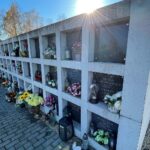 27.10.2022. Cedzyna. Cmentarz Komunalny. Kolumbarium / Fot. Wiktor Taszłow - Radio Kielce