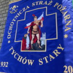 23.10.2022. Tychów Stary. Jubileusz OSP. Na zdjęciu nowy sztandar. / Fot. Anna Głąb - Radio Kielce